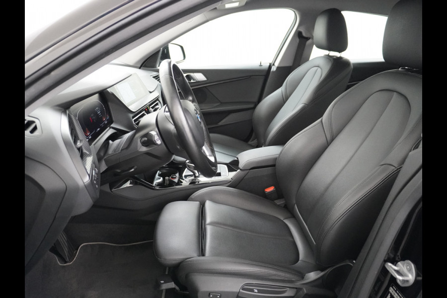 BMW 2 Serie Gran Coupé 218I AUT-7 High Executive Sportst.+Leer+Stuur+Verwarmd Apple Carplay Camera Android Navi Sport line Live Cockpit Prof Adap.Led Carbon-delen DAB Regen- en lichtsensor Speed Limit Info Connected services EURO6 Origin.Nederlandse auto ! Zeer compleet