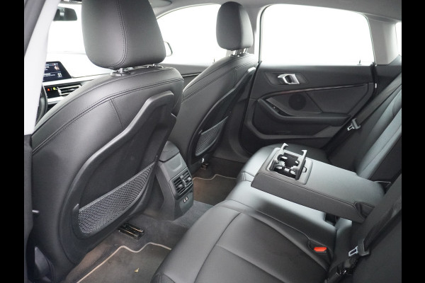 BMW 2 Serie Gran Coupé 218I AUT-7 High Executive Sportst.+Leer+Stuur+Verwarmd Apple Carplay Camera Android Navi Sport line Live Cockpit Prof Adap.Led Carbon-delen DAB Regen- en lichtsensor Speed Limit Info Connected services EURO6 Origin.Nederlandse auto ! Zeer compleet
