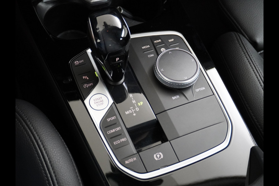BMW 2 Serie Gran Coupé 218I AUT-7 High Executive Sportst.+Leer+Stuur+Verwarmd Apple Carplay Camera Android Navi Sport line Live Cockpit Prof Adap.Led Carbon-delen DAB Regen- en lichtsensor Speed Limit Info Connected services EURO6 Origin.Nederlandse auto ! Zeer compleet