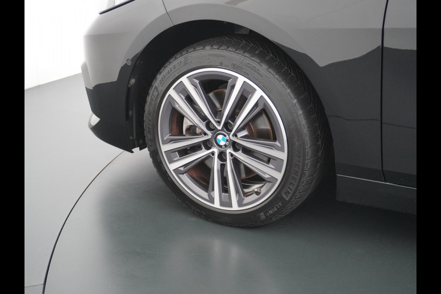 BMW 2 Serie Gran Coupé 218I AUT-7 High Executive Sportst.+Leer+Stuur+Verwarmd Apple Carplay Camera Android Navi Sport line Live Cockpit Prof Adap.Led Carbon-delen DAB Regen- en lichtsensor Speed Limit Info Connected services EURO6 Origin.Nederlandse auto ! Zeer compleet