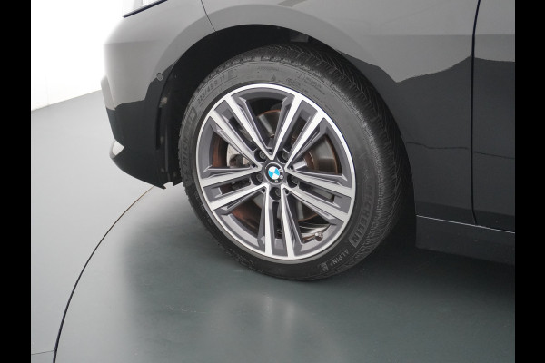 BMW 2 Serie Gran Coupé 218I AUT-7 High Executive Sportst.+Leer+Stuur+Verwarmd Apple Carplay Camera Android Navi Sport line Live Cockpit Prof Adap.Led Carbon-delen DAB Regen- en lichtsensor Speed Limit Info Connected services EURO6 Origin.Nederlandse auto ! Zeer compleet