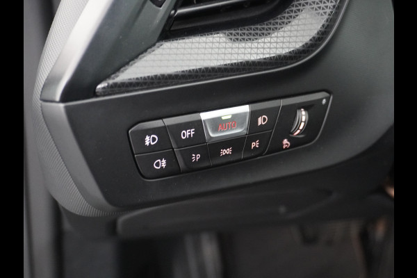 BMW 2 Serie Gran Coupé 218I AUT-7 High Executive Sportst.+Leer+Stuur+Verwarmd Apple Carplay Camera Android Navi Sport line Live Cockpit Prof Adap.Led Carbon-delen DAB Regen- en lichtsensor Speed Limit Info Connected services EURO6 Origin.Nederlandse auto ! Zeer compleet