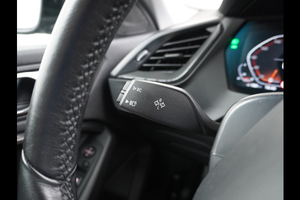 BMW 2 Serie Gran Coupé 218I AUT-7 High Executive Sportst.+Leer+Stuur+Verwarmd Apple Carplay Camera Android Navi Sport line Live Cockpit Prof Adap.Led Carbon-delen DAB Regen- en lichtsensor Speed Limit Info Connected services EURO6 Origin.Nederlandse auto ! Zeer compleet