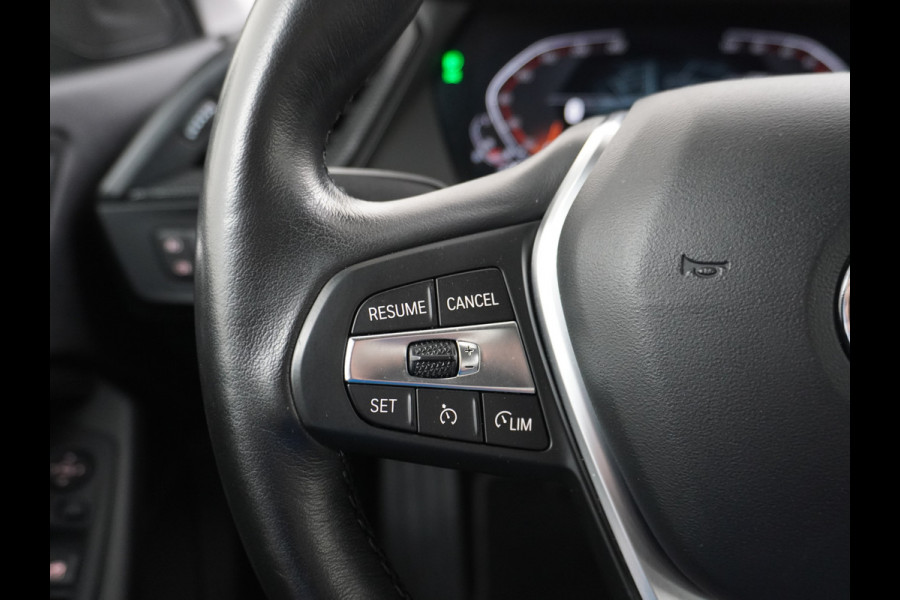 BMW 2 Serie Gran Coupé 218I AUT-7 High Executive Sportst.+Leer+Stuur+Verwarmd Apple Carplay Camera Android Navi Sport line Live Cockpit Prof Adap.Led Carbon-delen DAB Regen- en lichtsensor Speed Limit Info Connected services EURO6 Origin.Nederlandse auto ! Zeer compleet
