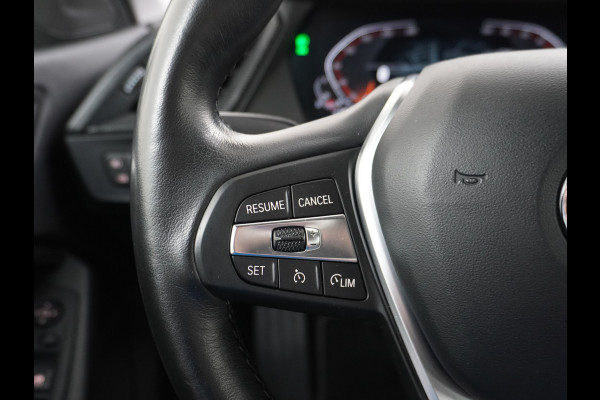 BMW 2 Serie Gran Coupé 218I AUT-7 High Executive Sportst.+Leer+Stuur+Verwarmd Apple Carplay Camera Android Navi Sport line Live Cockpit Prof Adap.Led Carbon-delen DAB Regen- en lichtsensor Speed Limit Info Connected services EURO6 Origin.Nederlandse auto ! Zeer compleet