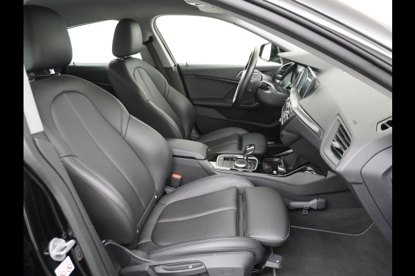 BMW 2 Serie Gran Coupé 218I AUT-7 High Executive Sportst.+Leer+Stuur+Verwarmd Apple Carplay Camera Android Navi Sport line Live Cockpit Prof Adap.Led Carbon-delen DAB Regen- en lichtsensor Speed Limit Info Connected services EURO6 Origin.Nederlandse auto ! Zeer compleet