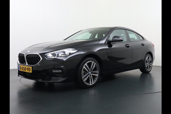 BMW 2 Serie Gran Coupé 218I AUT-7 High Executive Sportst.+Leer+Stuur+Verwarmd Apple Carplay Camera Android Navi Sport line Live Cockpit Prof Adap.Led Carbon-delen DAB Regen- en lichtsensor Speed Limit Info Connected services EURO6 Origin.Nederlandse auto ! Zeer compleet