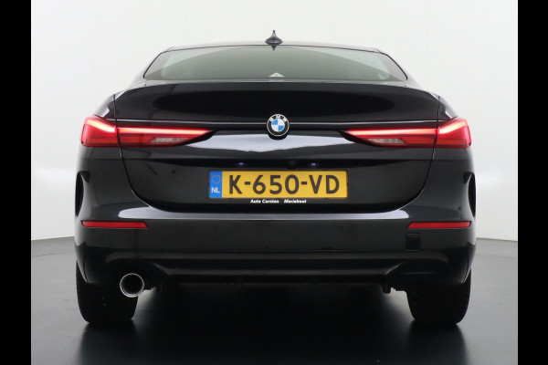 BMW 2 Serie Gran Coupé 218I AUT-7 High Executive Sportst.+Leer+Stuur+Verwarmd Apple Carplay Camera Android Navi Sport line Live Cockpit Prof Adap.Led Carbon-delen DAB Regen- en lichtsensor Speed Limit Info Connected services EURO6 Origin.Nederlandse auto ! Zeer compleet