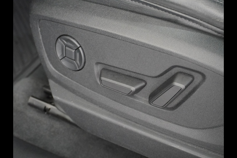 Audi e-tron Luchtvering Elektr.Leer+Memory+Verwarmd Pano-Dak Adap.Cruise Carplay LED Park-Assist PDC-a+V E-tron 20" Elektr.Achterklep 50 Qua Level-ride Actieve luidspreker E-Call Audi-Connect Keyless-go PTC SpoorAssist