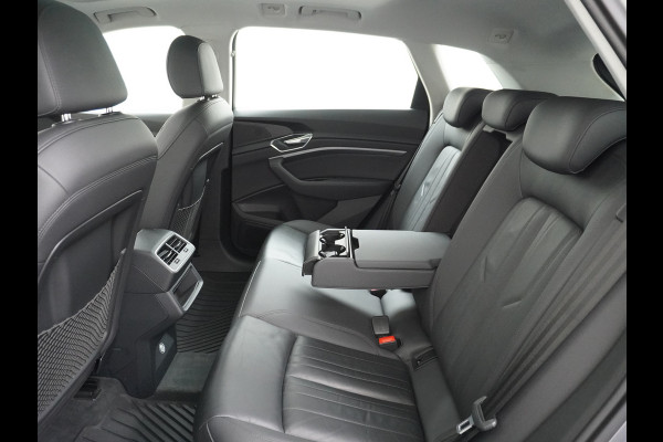 Audi e-tron Luchtvering Elektr.Leer+Memory+Verwarmd Pano-Dak Adap.Cruise Carplay LED Park-Assist PDC-a+V E-tron 20" Elektr.Achterklep 50 Qua Level-ride Actieve luidspreker E-Call Audi-Connect Keyless-go PTC SpoorAssist