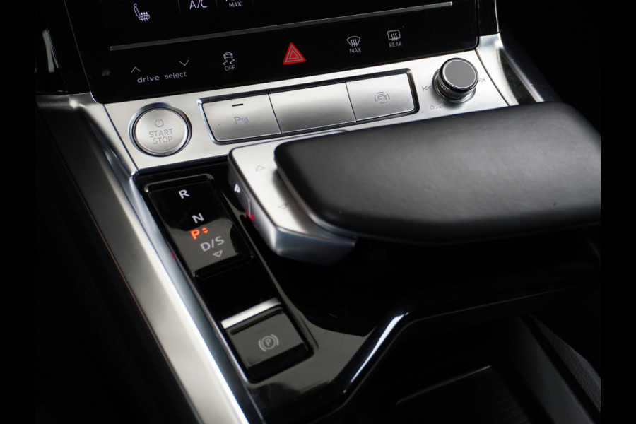 Audi e-tron Luchtvering Elektr.Leer+Memory+Verwarmd Pano-Dak Adap.Cruise Carplay LED Park-Assist PDC-a+V E-tron 20" Elektr.Achterklep 50 Qua Level-ride Actieve luidspreker E-Call Audi-Connect Keyless-go PTC SpoorAssist