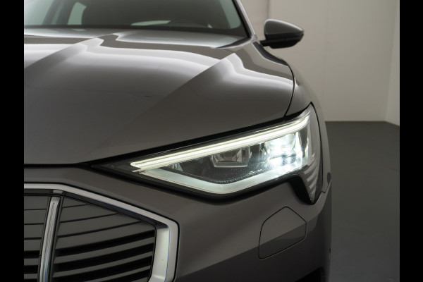 Audi e-tron Luchtvering Elektr.Leer+Memory+Verwarmd Pano-Dak Adap.Cruise Carplay LED Park-Assist PDC-a+V E-tron 20" Elektr.Achterklep 50 Qua Level-ride Actieve luidspreker E-Call Audi-Connect Keyless-go PTC SpoorAssist