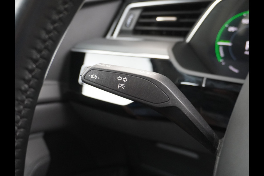 Audi e-tron Luchtvering Elektr.Leer+Memory+Verwarmd Pano-Dak Adap.Cruise Carplay LED Park-Assist PDC-a+V E-tron 20" Elektr.Achterklep 50 Qua Level-ride Actieve luidspreker E-Call Audi-Connect Keyless-go PTC SpoorAssist