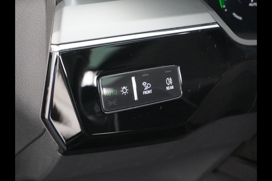 Audi e-tron Luchtvering Elektr.Leer+Memory+Verwarmd Pano-Dak Adap.Cruise Carplay LED Park-Assist PDC-a+V E-tron 20" Elektr.Achterklep 50 Qua Level-ride Actieve luidspreker E-Call Audi-Connect Keyless-go PTC SpoorAssist