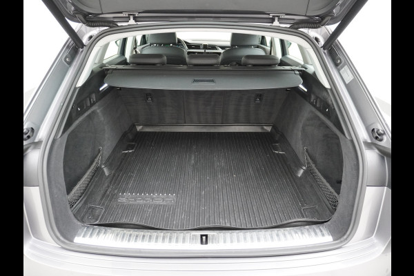 Audi e-tron Luchtvering Elektr.Leer+Memory+Verwarmd Pano-Dak Adap.Cruise Carplay LED Park-Assist PDC-a+V E-tron 20" Elektr.Achterklep 50 Qua Level-ride Actieve luidspreker E-Call Audi-Connect Keyless-go PTC SpoorAssist