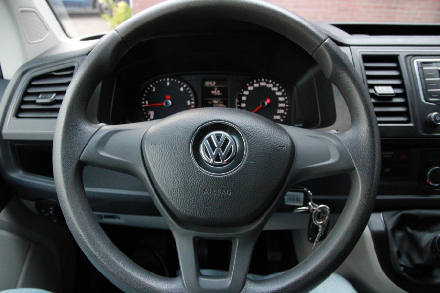 Volkswagen Transporter 2.0 TDI L2H1 Comfortline / Trekhaak / Imperiaal / Cruise / 3 zits