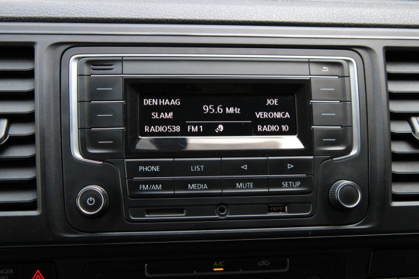 Volkswagen Transporter 2.0 TDI L2H1 Comfortline / Trekhaak / Imperiaal / Cruise / 3 zits