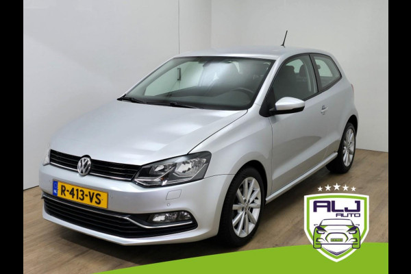 Volkswagen Polo Occasion 1.2 TSI Highline met carplay radio en sportieve look | Tweedehands Volkswagen Polo in zilvergrijs | Km's!