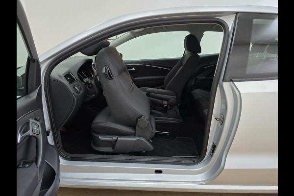 Volkswagen Polo Occasion 1.2 TSI Highline met carplay radio en sportieve look | Tweedehands Volkswagen Polo in zilvergrijs | Km's!