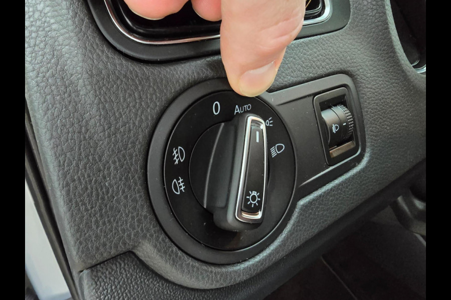 Volkswagen Polo Occasion 1.2 TSI Highline met carplay radio en sportieve look | Tweedehands Volkswagen Polo in zilvergrijs | Km's!