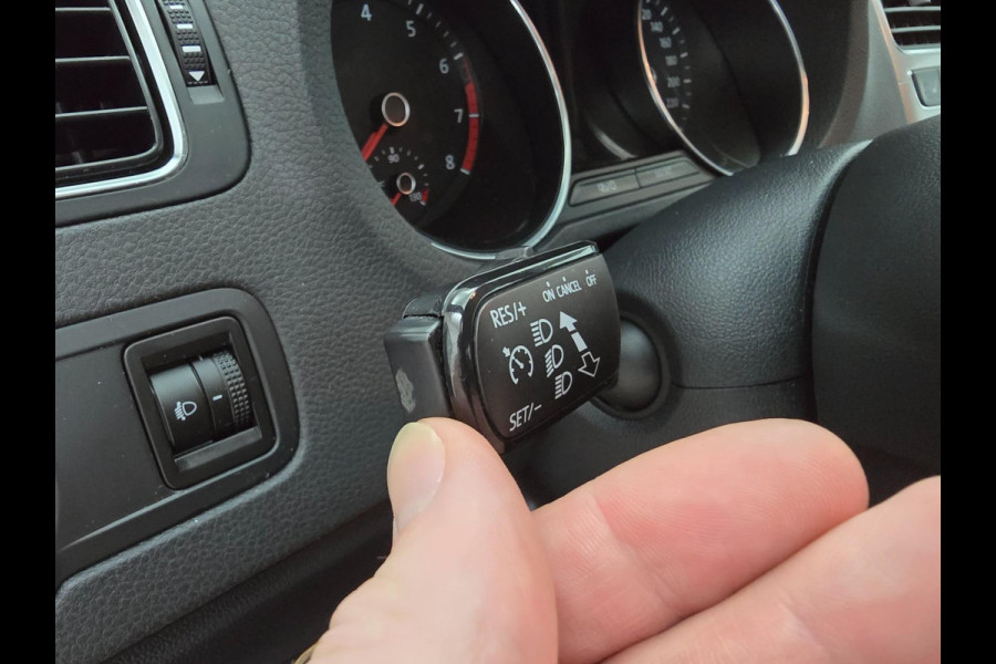 Volkswagen Polo Occasion 1.2 TSI Highline met carplay radio en sportieve look | Tweedehands Volkswagen Polo in zilvergrijs | Km's!