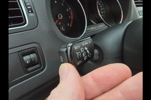 Volkswagen Polo Occasion 1.2 TSI Highline met carplay radio en sportieve look | Tweedehands Volkswagen Polo in zilvergrijs | Km's!