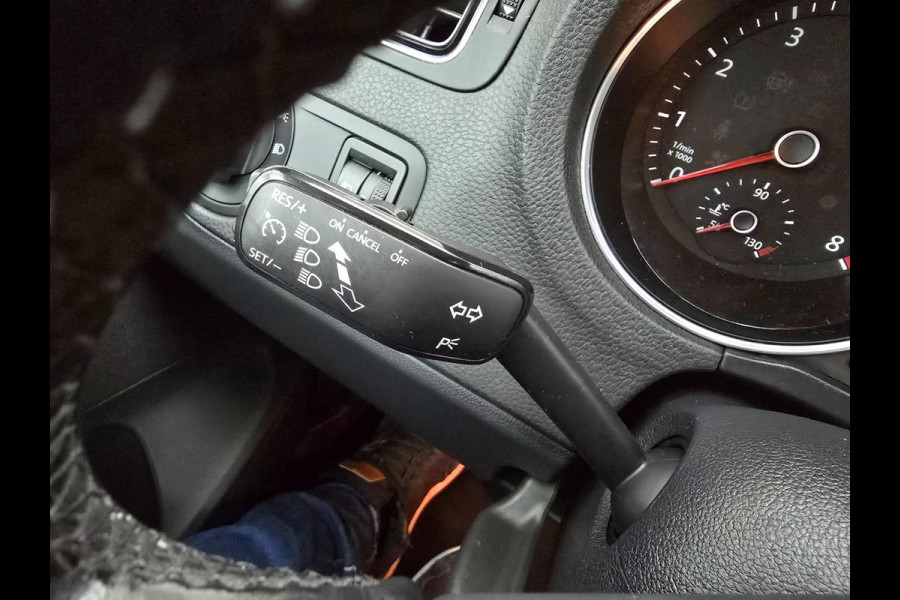 Volkswagen Polo Occasion 1.2 TSI Highline met carplay radio en sportieve look | Tweedehands Volkswagen Polo in zilvergrijs | Km's!