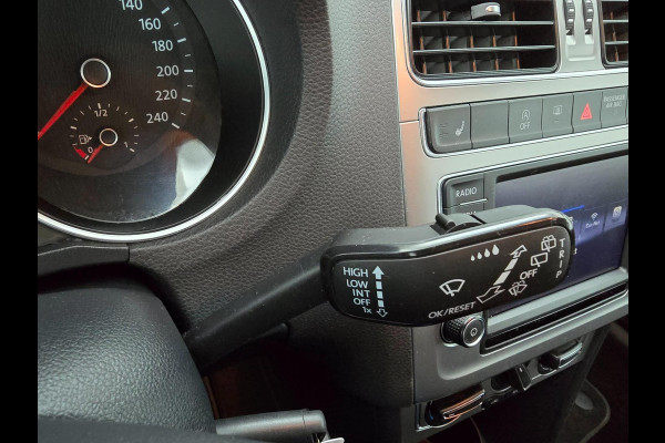 Volkswagen Polo Occasion 1.2 TSI Highline met carplay radio en sportieve look | Tweedehands Volkswagen Polo in zilvergrijs | Km's!
