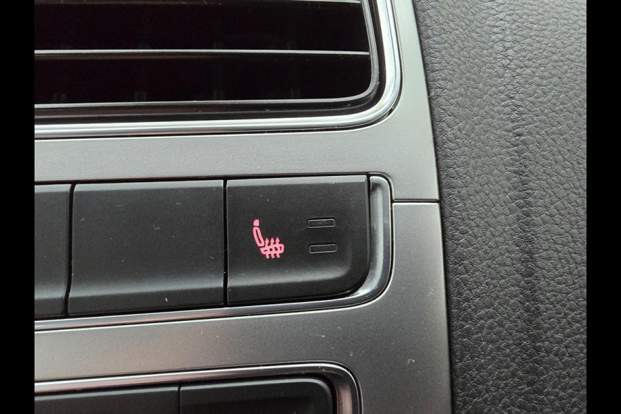 Volkswagen Polo Occasion 1.2 TSI Highline met carplay radio en sportieve look | Tweedehands Volkswagen Polo in zilvergrijs | Km's!