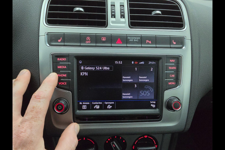 Volkswagen Polo Occasion 1.2 TSI Highline met carplay radio en sportieve look | Tweedehands Volkswagen Polo in zilvergrijs | Km's!