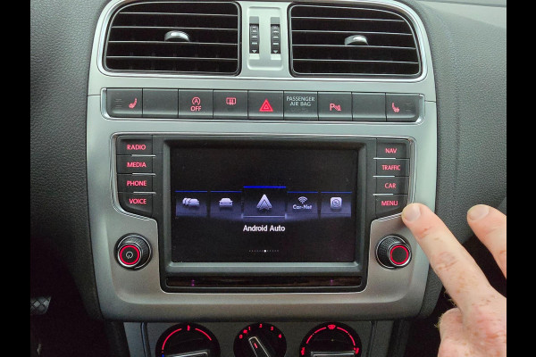 Volkswagen Polo Occasion 1.2 TSI Highline met carplay radio en sportieve look | Tweedehands Volkswagen Polo in zilvergrijs | Km's!