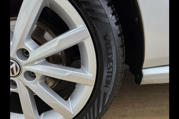 Volkswagen Polo Occasion 1.2 TSI Highline met carplay radio en sportieve look | Tweedehands Volkswagen Polo in zilvergrijs | Km's!
