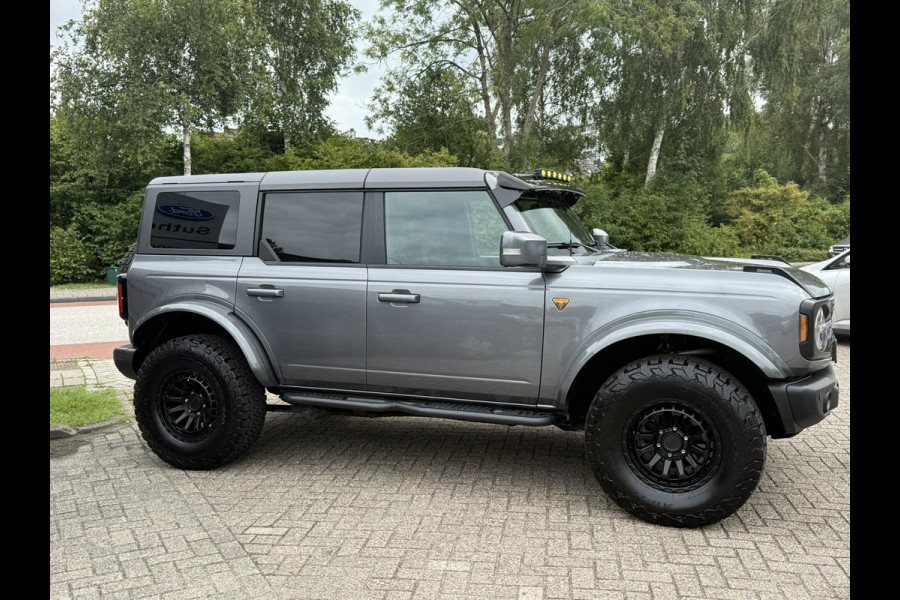 Ford Bronco 2.7 Badlands | V6 336PK | Carbonized Grey | Afneembare trekhaak | Grijs kenteken | Prijs ex. BTW | Speciale wielen en accessoires zie tekst | Ombouw grijs kenteken - 2 zitplaatsen