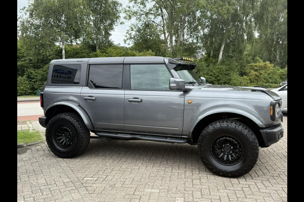 Ford Bronco 2.7 Badlands | V6 336PK | Carbonized Grey | Afneembare trekhaak | Grijs kenteken | Prijs ex. BTW | Speciale wielen en accessoires zie tekst | Ombouw grijs kenteken - 2 zitplaatsen
