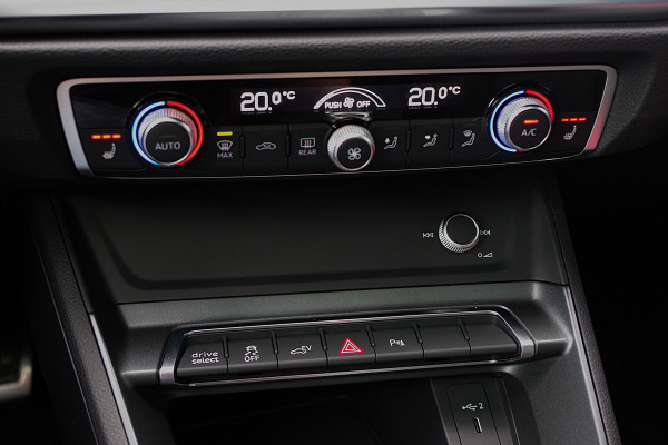 Audi Q3 Sportback 45 TFSI e 245 PK S-Line Edition PHEV, Schuif-Kanteldak, Cruise Control, Carplay, LED Koplampen