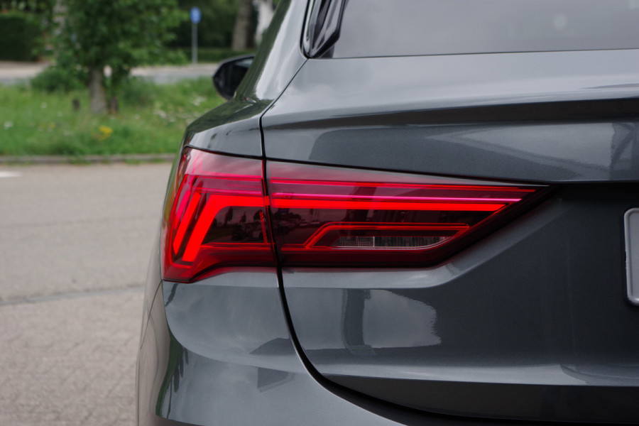 Audi Q3 Sportback 45 TFSI e 245 PK S-Line Edition PHEV, Schuif-Kanteldak, Cruise Control, Carplay, LED Koplampen
