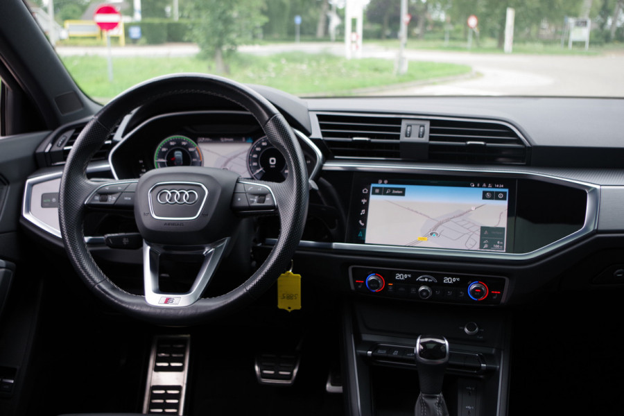 Audi Q3 Sportback 45 TFSI e 245 PK S-Line Edition PHEV, Schuif-Kanteldak, Cruise Control, Carplay, LED Koplampen