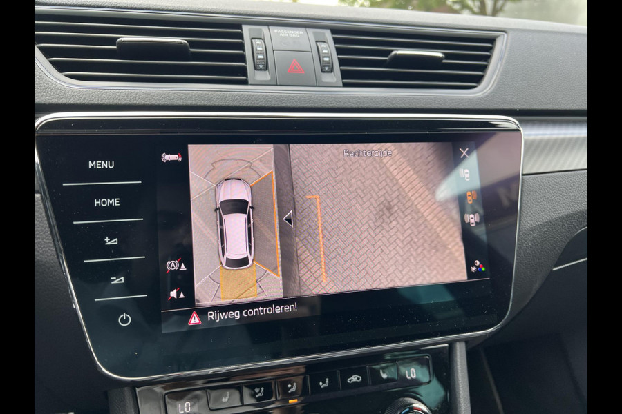 Škoda Superb Combi 1.4 TSI iV Sportline Business PHEV | PLUG-IN HYBRIDE | ADD CRUISE | STOEL/ STUURVERWARMING | ELEK. TREKHAAK | 360 CAMERA| ACHTERBANK VERWARMD| TREKHAAK | BOM VOL OPTIES | RIJKLAAR GELEVERD MET 12 MND BOVAG GARANTIE |