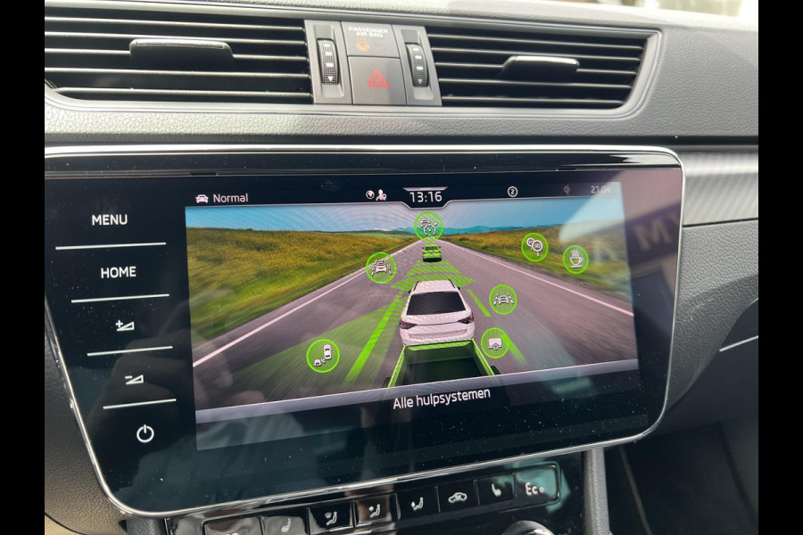 Škoda Superb Combi 1.4 TSI iV Sportline Business PHEV | PLUG-IN HYBRIDE | ADD CRUISE | STOEL/ STUURVERWARMING | ELEK. TREKHAAK | 360 CAMERA| ACHTERBANK VERWARMD| TREKHAAK | BOM VOL OPTIES | RIJKLAAR GELEVERD MET 12 MND BOVAG GARANTIE |