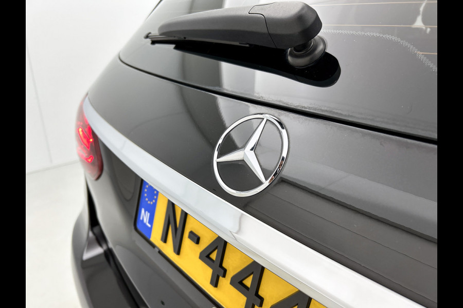 Mercedes-Benz C-Klasse Estate 180 Business Solution Avantgarde | Panoramadak | Multi spaaks lichtmetalen velgen | Navigatie | Parking support | Inclusief 24 maanden MB Certified garantie voor Europa.