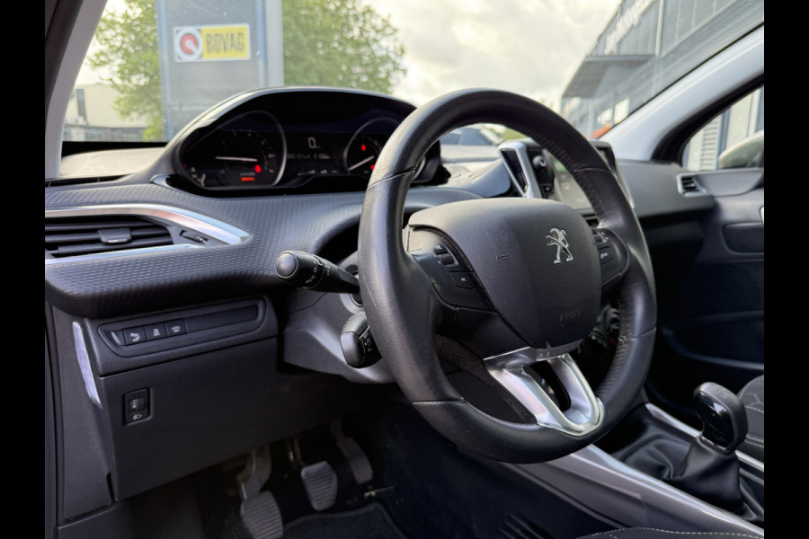 Peugeot 2008 BWJ 2017 | 1.2PT 111PK Blue Lion | TREKHAAK | PANO DAK | AIRCO | NAVI | CRUISE | PDC |