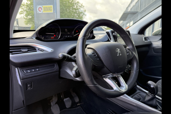 Peugeot 2008 BWJ 2017 | 1.2PT 111PK Blue Lion | TREKHAAK | PANO DAK | AIRCO | NAVI | CRUISE | PDC |
