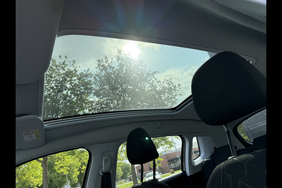 Peugeot 2008 BWJ 2017 | 1.2PT 111PK Blue Lion | TREKHAAK | PANO DAK | AIRCO | NAVI | CRUISE | PDC |