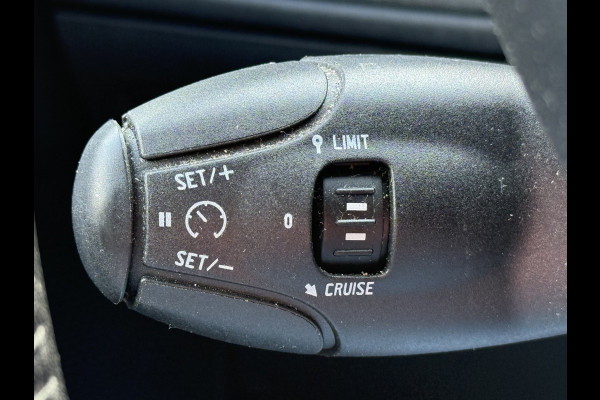 Peugeot 2008 BWJ 2017 | 1.2PT 111PK Blue Lion | TREKHAAK | PANO DAK | AIRCO | NAVI | CRUISE | PDC |