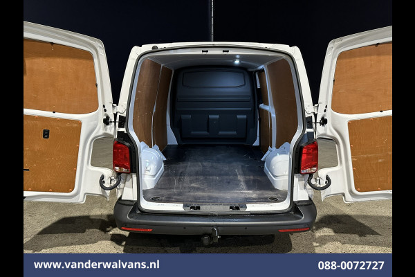 Volkswagen Transporter 2.0 TDI 150 pk L2H1 Euro6 # Airco | Trekhaak | Apple Carplay | Android Auto Parkeersensoren, Cruisecontrol
