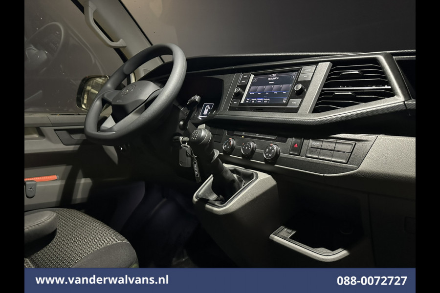 Volkswagen Transporter 2.0 TDI 150 pk L2H1 Euro6 # Airco | Trekhaak | Apple Carplay | Android Auto Parkeersensoren, Cruisecontrol