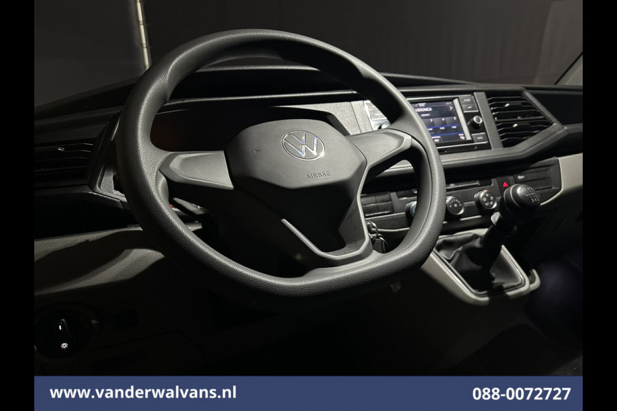 Volkswagen Transporter 2.0 TDI 150 pk L2H1 Euro6 # Airco | Trekhaak | Apple Carplay | Android Auto Parkeersensoren, Cruisecontrol
