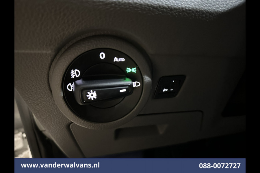 Volkswagen Transporter 2.0 TDI 150 pk L2H1 Euro6 # Airco | Trekhaak | Apple Carplay | Android Auto Parkeersensoren, Cruisecontrol