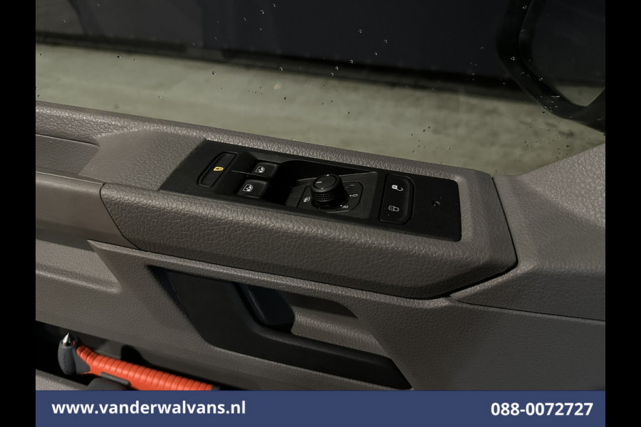 Volkswagen Transporter 2.0 TDI 150 pk L2H1 Euro6 # Airco | Trekhaak | Apple Carplay | Android Auto Parkeersensoren, Cruisecontrol