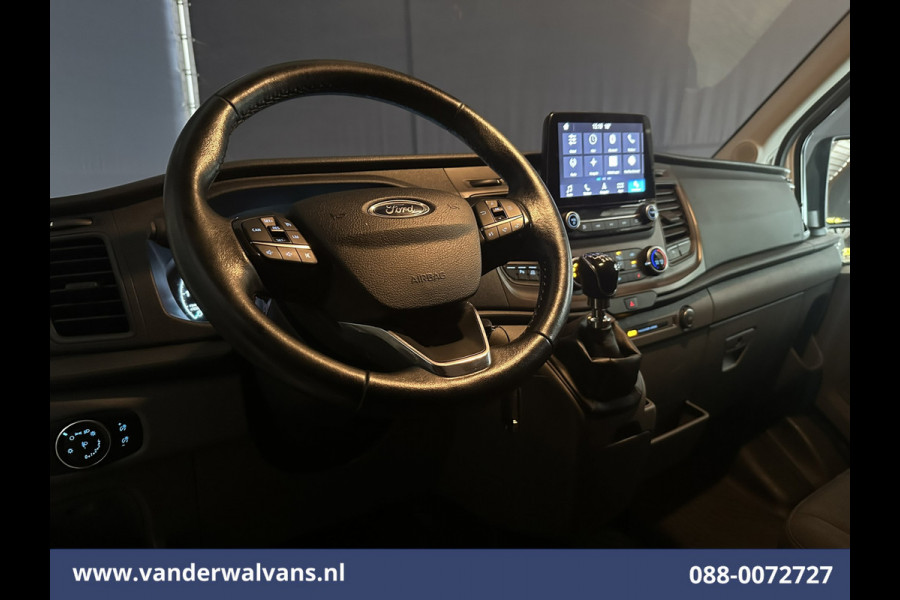 Ford Transit 2.0 TDCI 131pk L3H2 Euro6 Airco | Navigatie | Camera | Cruisecontrol | Apple Carplay | Stoelverwarming Android Auto, verwarmde voorruit, Parkeersensoren, Bijrijdersbank